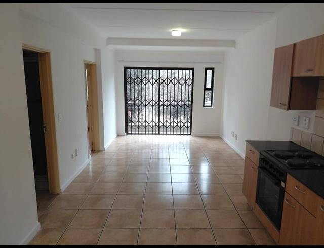 2 BEDROOM APARTMENT FOR SALE IN SUNNINGHILL